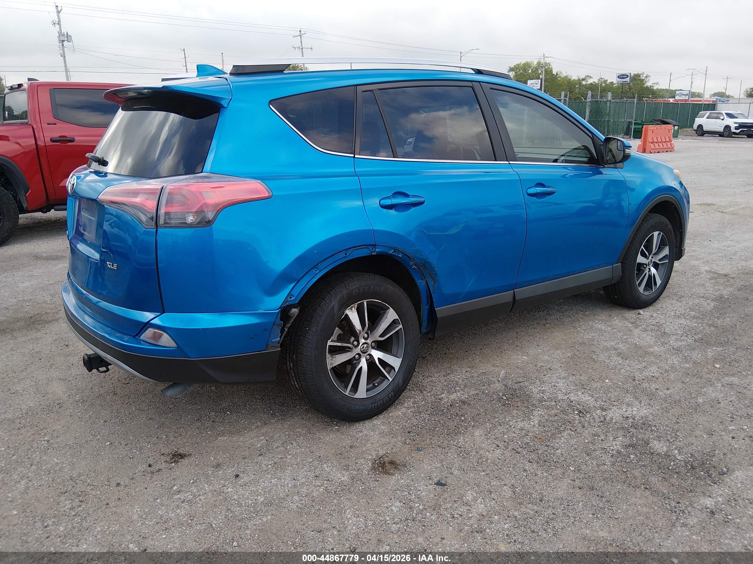 2016 TOYOTA RAV 4 — VIN JTMWFREV7GD081339 — photo 4